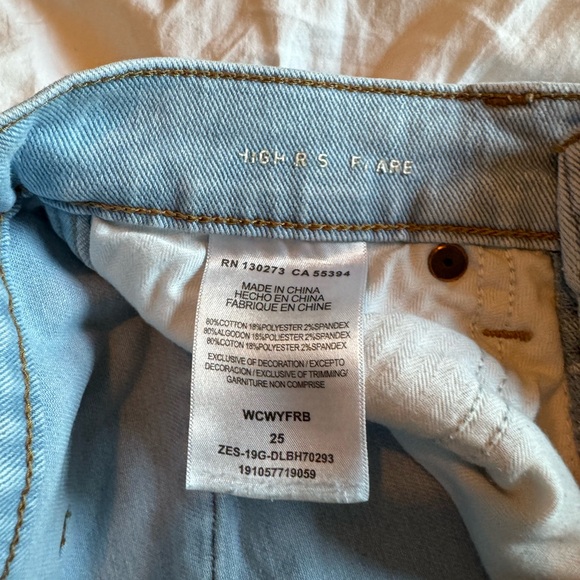 High Rise Flare Wrangler Light Wash Jeans, Size 25, 32” inseam! - Picture 2 of 4